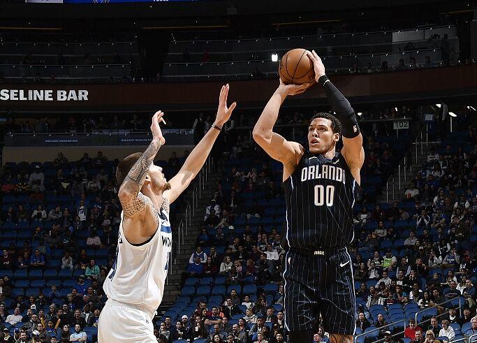 黄蜂后卫戈登当家出手，帮助球队取胜